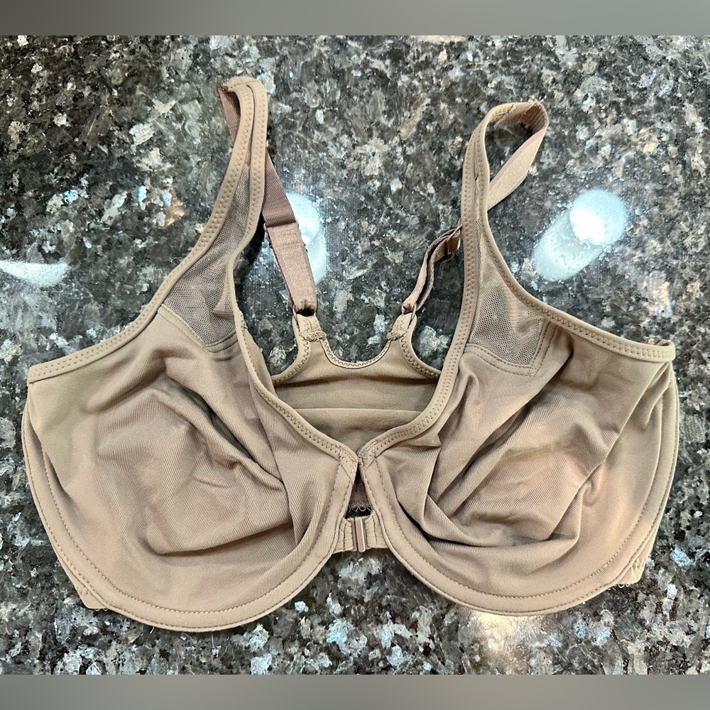 Wacoal 34DD 34E tan front closure bra